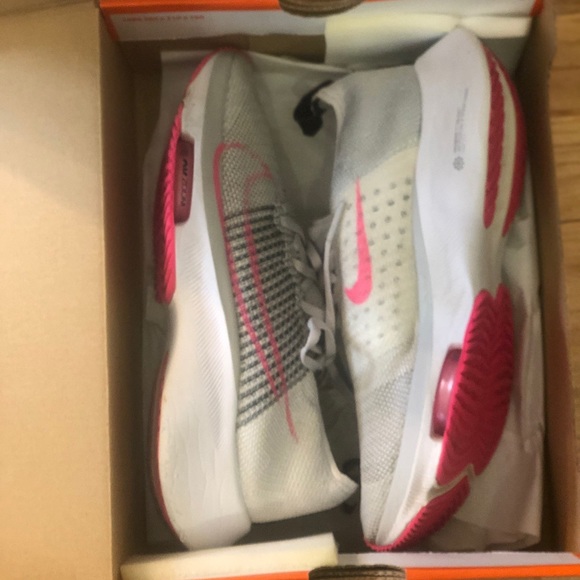 Nike AIR ZOOM TEMPO FK (GS) Size 4.5 - Picture 10 of 11